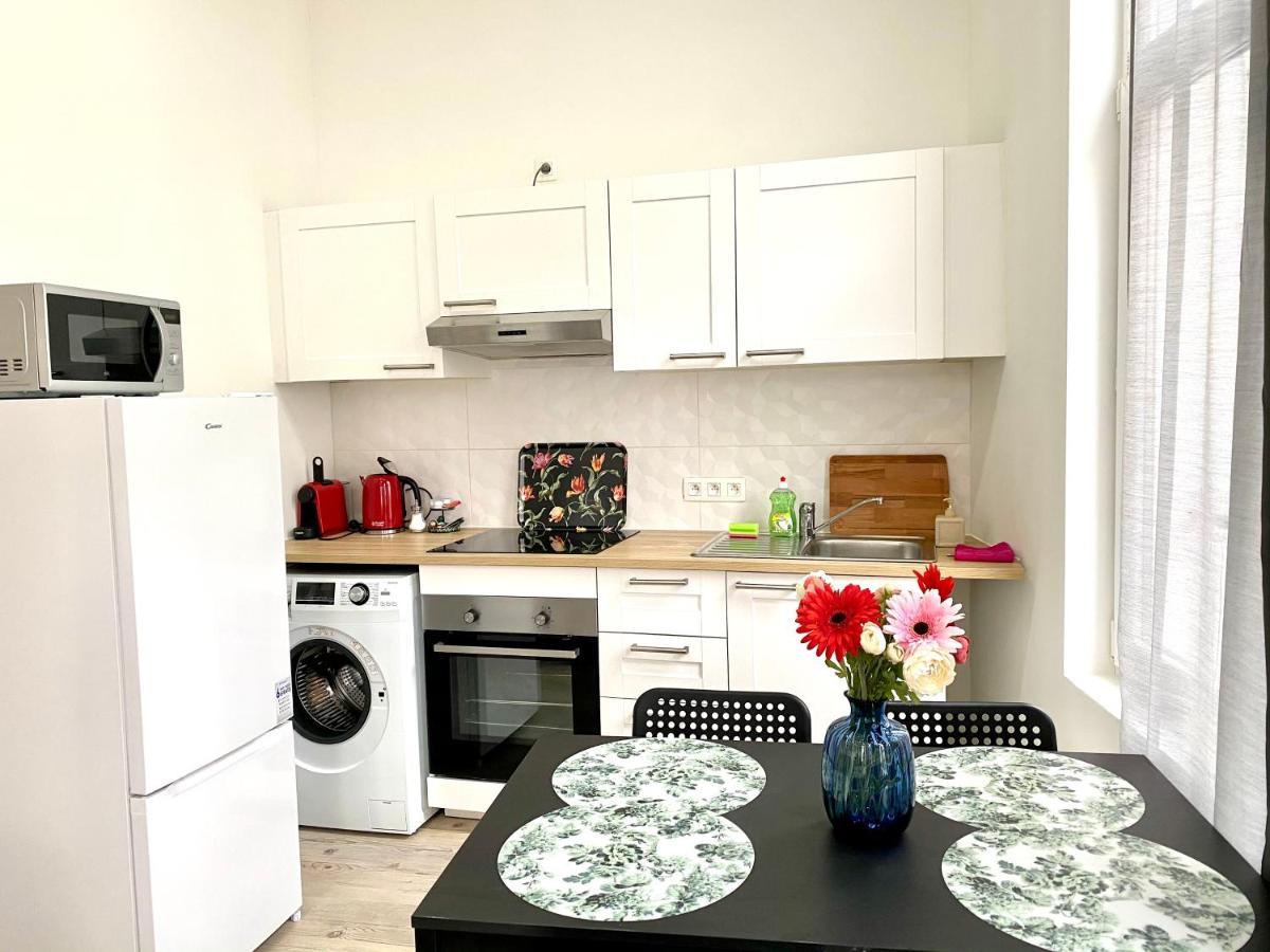 Bonjour Apartments Сentre 3 Antwerpen Bagian luar foto